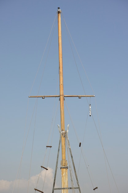 Foto grátis mastro de madeira de um barco