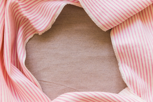 Material de tecido de listras rosa e branco em pano de saco liso