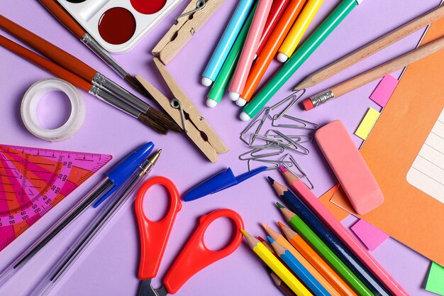 Material escolar para aulas de arte