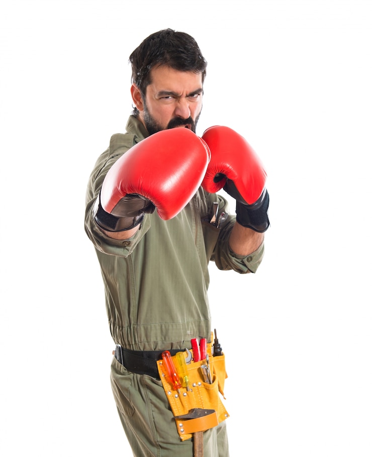 Foto grátis mecânico com luvas de boxe