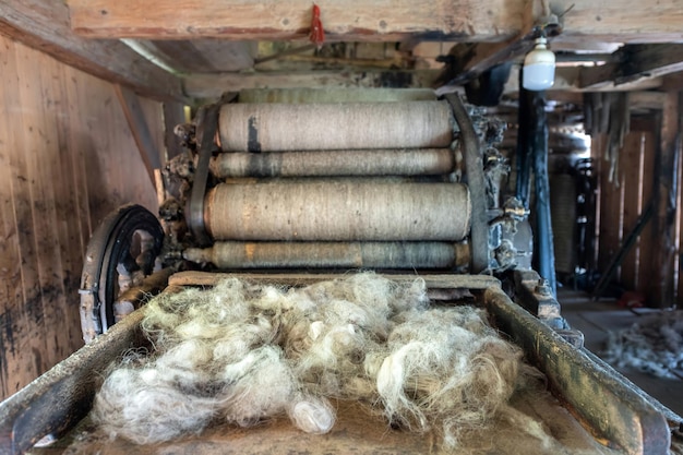 Mecanismo para trabalhar com lã em um mosteiro Romênia