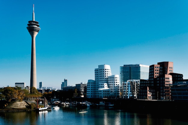 Media Harbor com o famoso Rhinetower em Dusseldorf, Alemanha