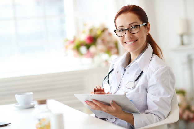 Foto grátis médico no trabalho