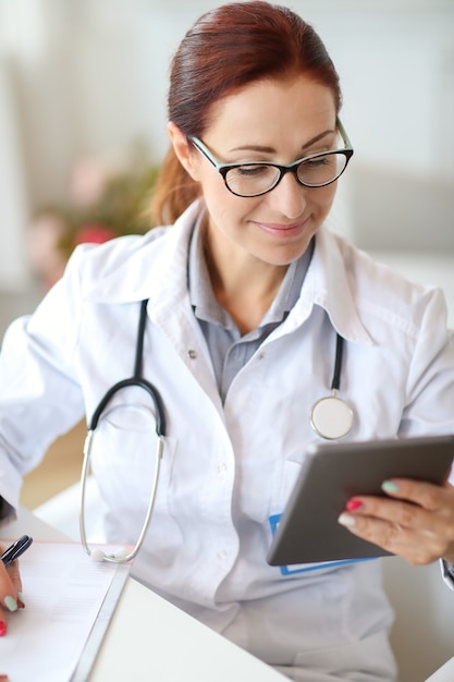 Foto grátis médico no trabalho