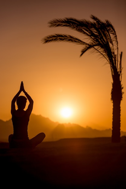 Foto grátis meditação em trópicos pitorescos