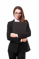 Foto grátis meia retrato de mulher de negócios, entregando a pasta preta, isolada no branco. conceito de liderança e sucesso