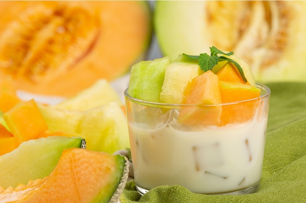 Melão japonês ou cantalupo, melão, fruta da época, conceito de saúde.