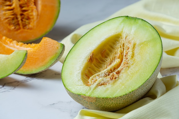 Foto grátis melão japonês ou cantalupo, melão, fruta da época, conceito de saúde.