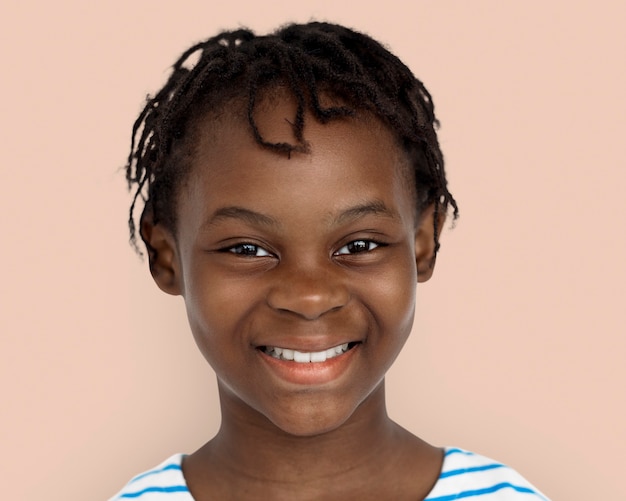 Foto grátis menina africana feliz, retrato de rosto sorridente