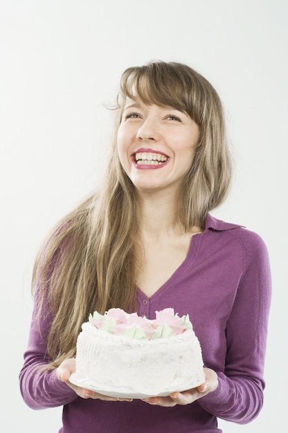 Foto grátis menina bonita com doce sorrindo