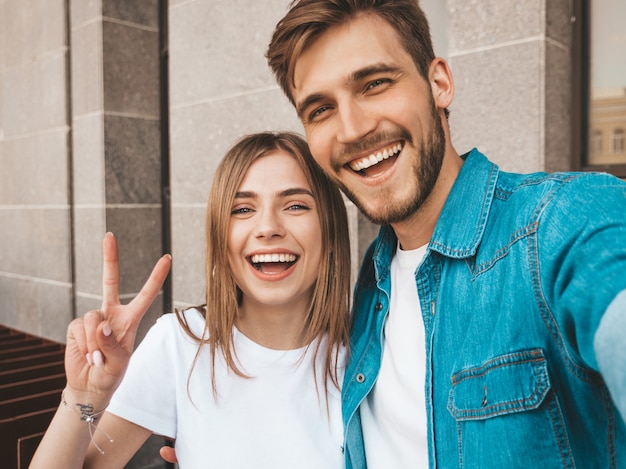 Foto grátis menina bonita sorridente e seu namorado bonito em roupas de verão casual. .