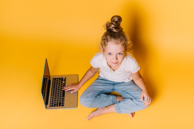 Menina, com, laptop