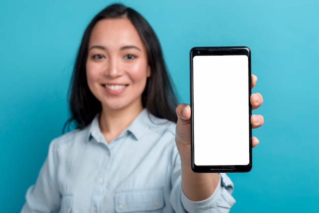 Foto grátis menina com smartphone