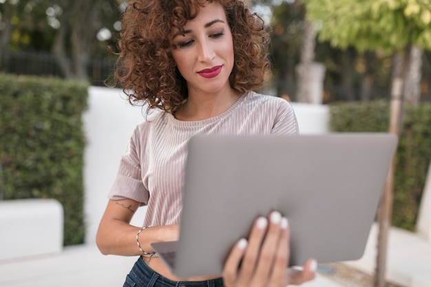 Menina, com, um, laptop