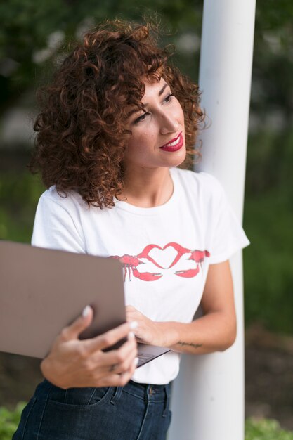 Foto grátis menina, com, um, laptop