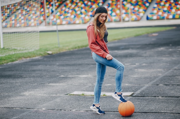 Menina com uma bola