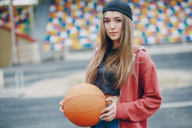 Menina com uma bola