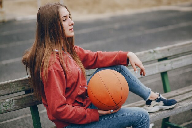 Menina com uma bola