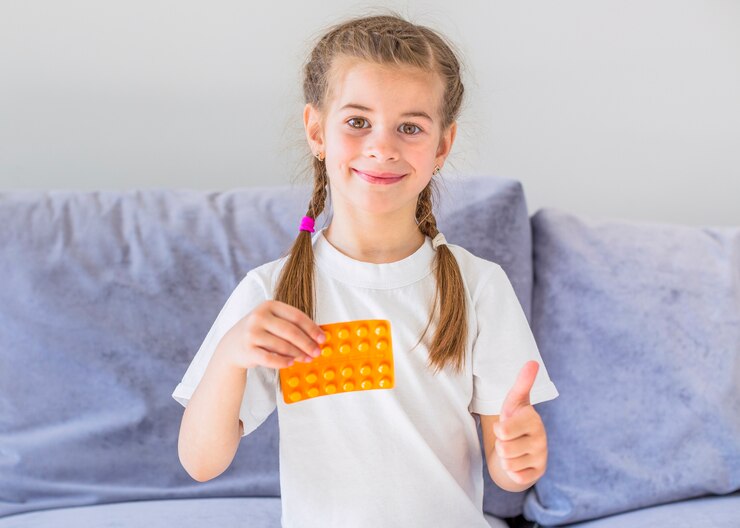 Foto grátis menina doente com comprimidos