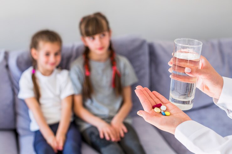 Foto grátis menina doente com comprimidos