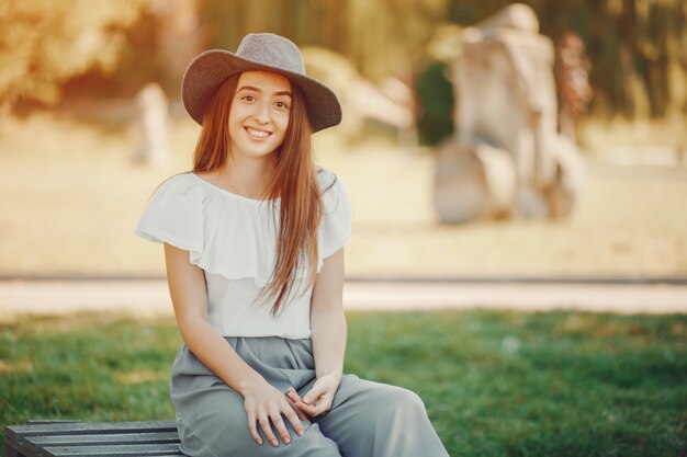 Menina em um parque