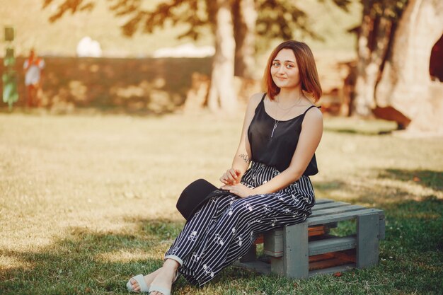 Menina em um parque