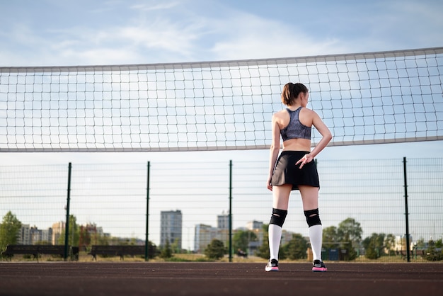 Foto grátis menina jogando vôlei