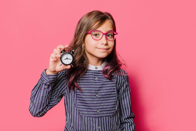 Foto grátis menina, mostrando, relógio