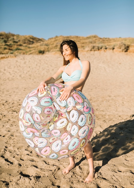 Foto grátis menina na praia