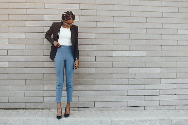 Menina negra elegante