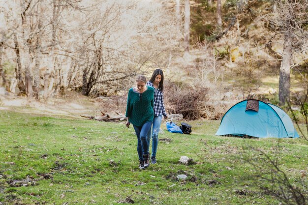 Meninas, andar, acampamento, área