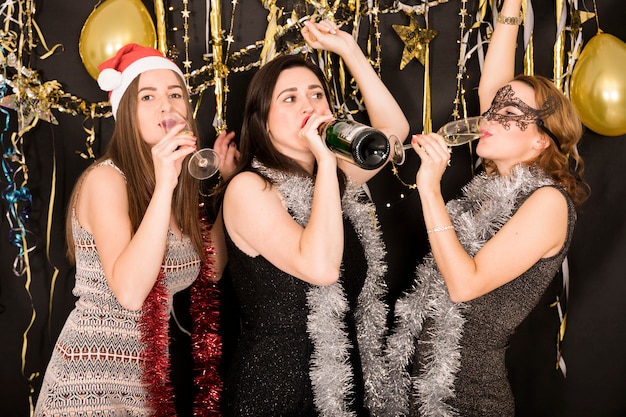 Meninas, celebrando, em, 2019, ano novo, partido