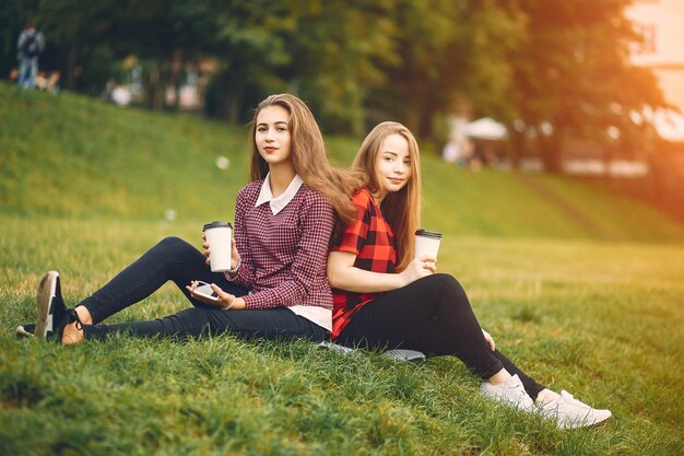 meninas com café