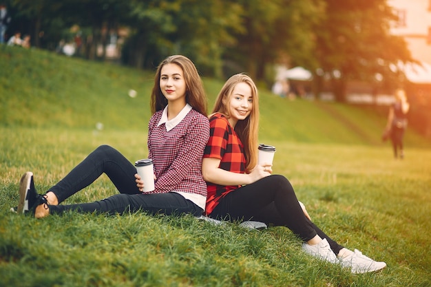 meninas com café