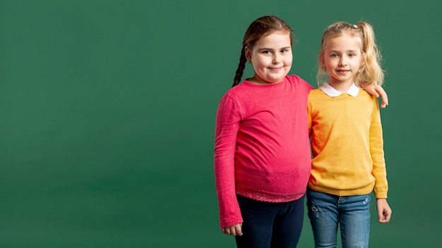 Foto grátis meninas de cópia-espaço