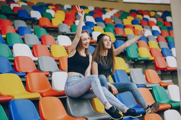 meninas em um estádio