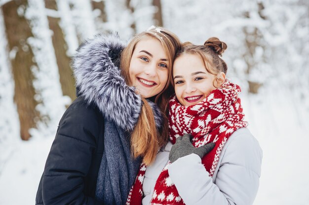 meninas em um parque