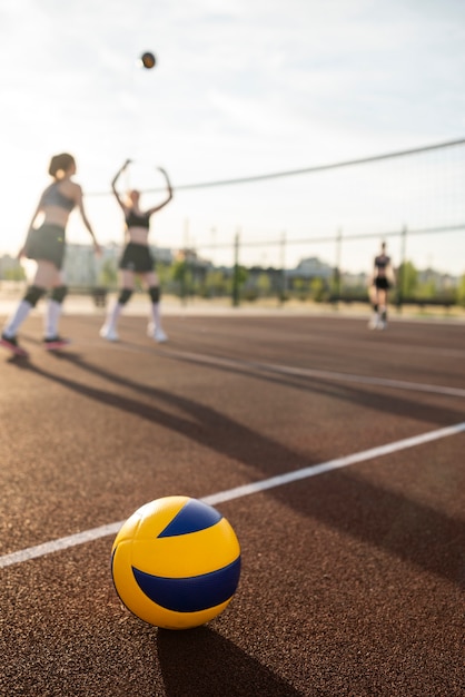 Foto grátis meninas jogando vôlei