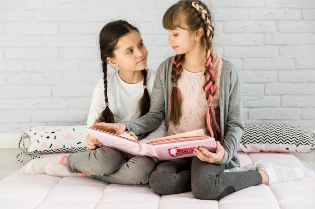 Meninas, leitura, junto