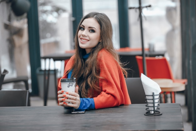 Meninas no café