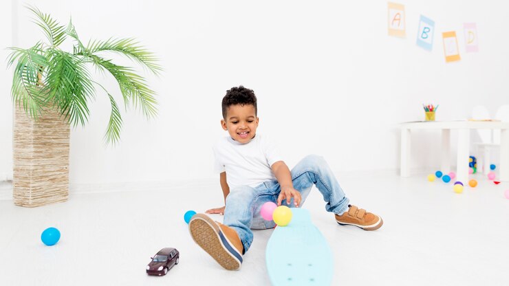 Foto grátis menino brincando com skate