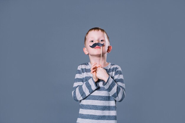 Menino, com, bigode