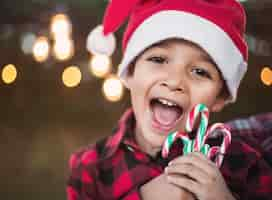 Foto grátis menino feliz, celebrando, natal