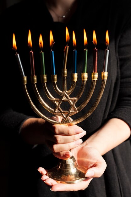 Menorah tradicional hanukkah queima