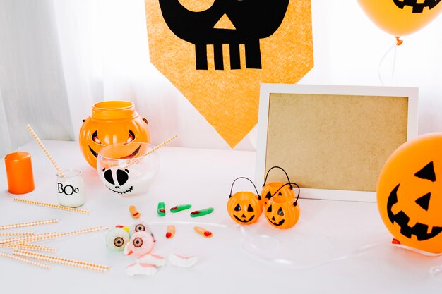 Mesa com decorações de Halloween