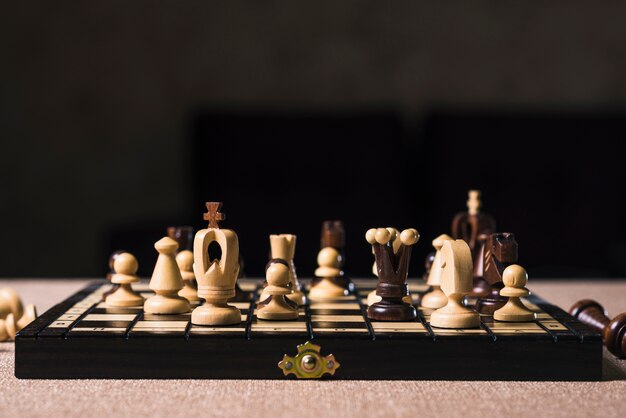 Mesa com xadrez