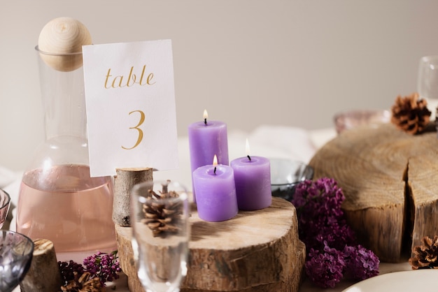 Mesa de casamento de alto ângulo com número