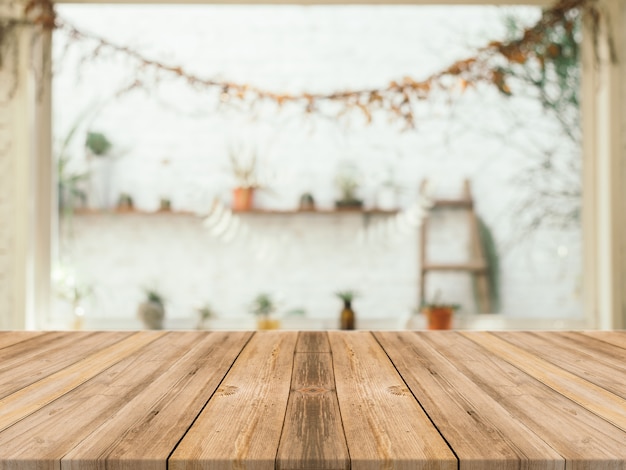 Mesa de madeira com fundo desfocado