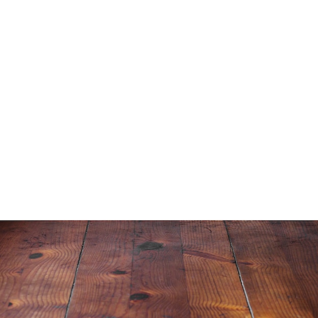 Mesa de prancha de madeira na frente de fundo branco