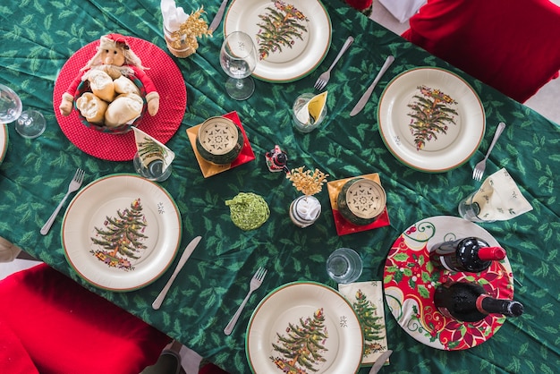 Mesa posta para o jantar de Natal